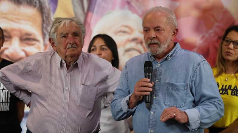 El presidente brasileño Luiz Inácio Lula da Silva junto al exmandatario uruguayo José "Pepe" Mujica (i), en una fotografía de archivo. Foto: EFE/ Sebastiao Moreira