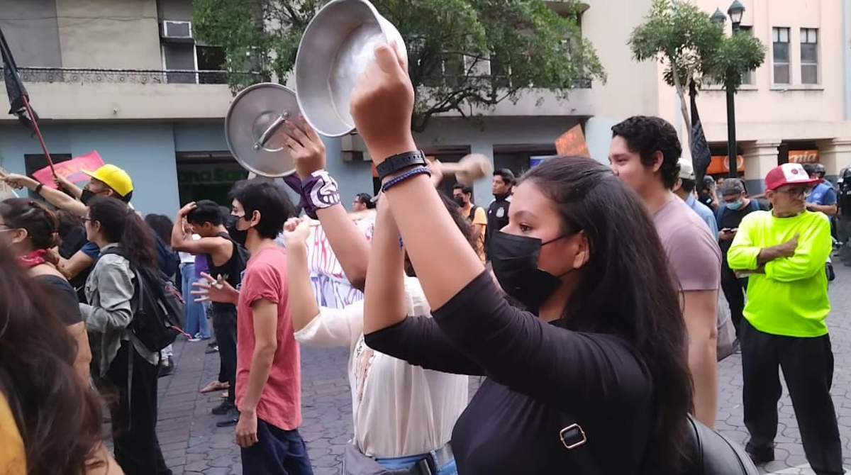 Organizaciones de defensa de los Derechos Humanos presentaron el martes 7 de marzo del 2023 una medida cautelar para organizar la marcha por el Día de la Mujer el 8 de marzo en Guayaquil. Foto Mario Naranjo/El Comercio