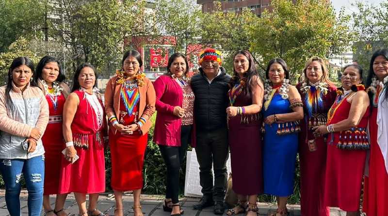 Mujeres de pueblos y nacionalidades indígenas se reúnen en la Casa de la Cultura. Foto: Cortesía Twitter @confeniae1