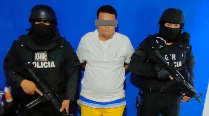 El operativo dejó a 23 detenidos en cuatro provincias del Ecuador. Foto: Ministro del Interior, Juan Zapata