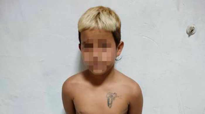 La imagen del menor de edad se viralizó en redes sociales ante su supuesta participación en un hecho delictivo en Quevedo. Foto: Redes sociales