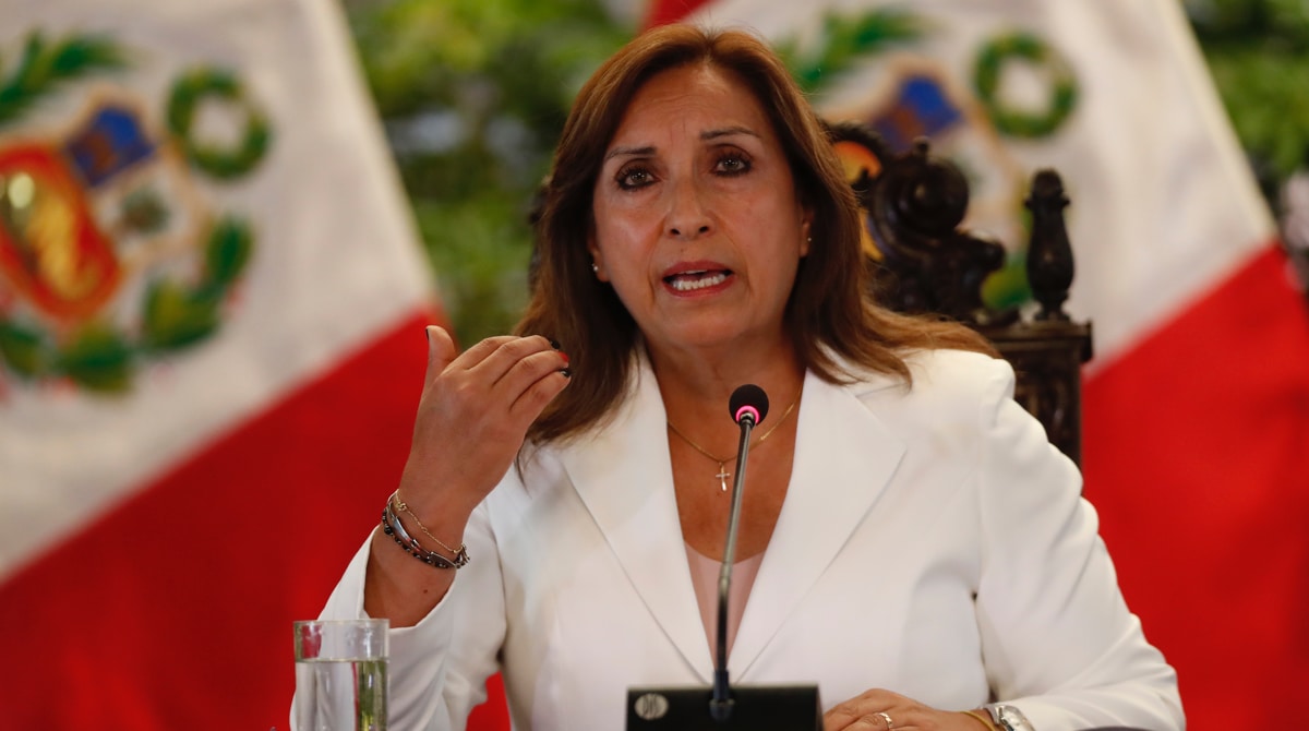 El gobierno presidido por Dina Boluarte expresó su "convencimiento" de que "las instituciones políticas ecuatorianas privilegiarán el diálogo democrático en el marco de la Constitución Política, el principio de legalidad y el Estado de derecho". Foto: EFE