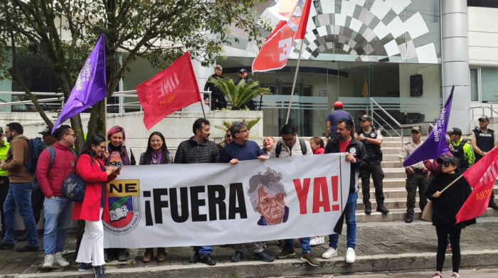 La UNE planifica medidas de acción para insistir en la destitución de Guillermo Lasso y María Brown. Foto: Karina Sotalín/ EL COMERCIO