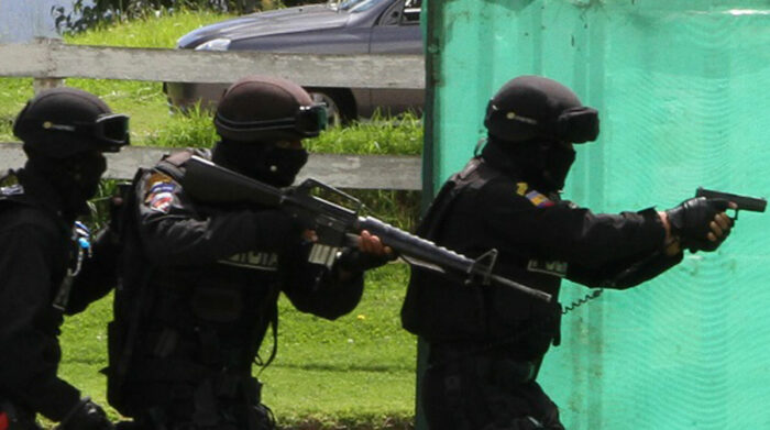 Imagen referencial. Los detenidos fueron capturados en un motel, luego del triple crimen. Foto: Flickr Policía Ecuador
