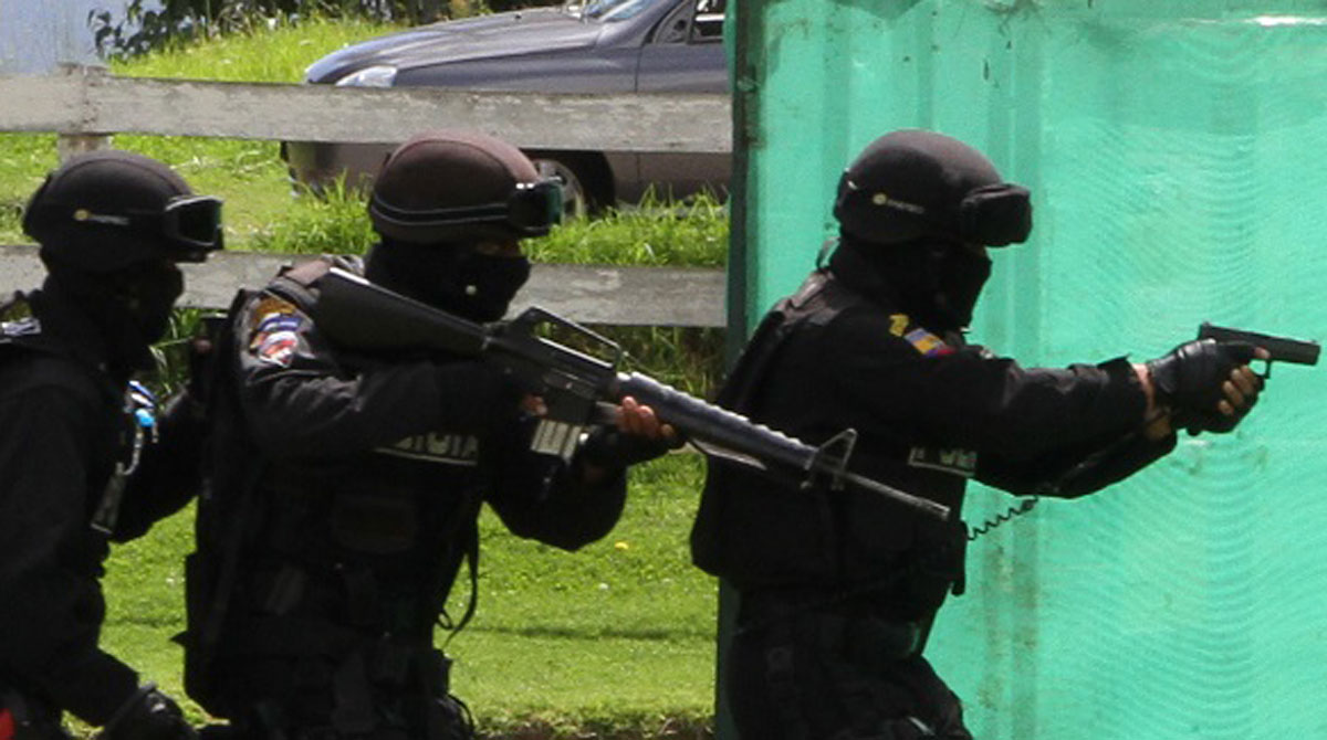 Imagen referencial. Los detenidos fueron capturados en un motel, luego del triple crimen. Foto: Flickr Policía Ecuador