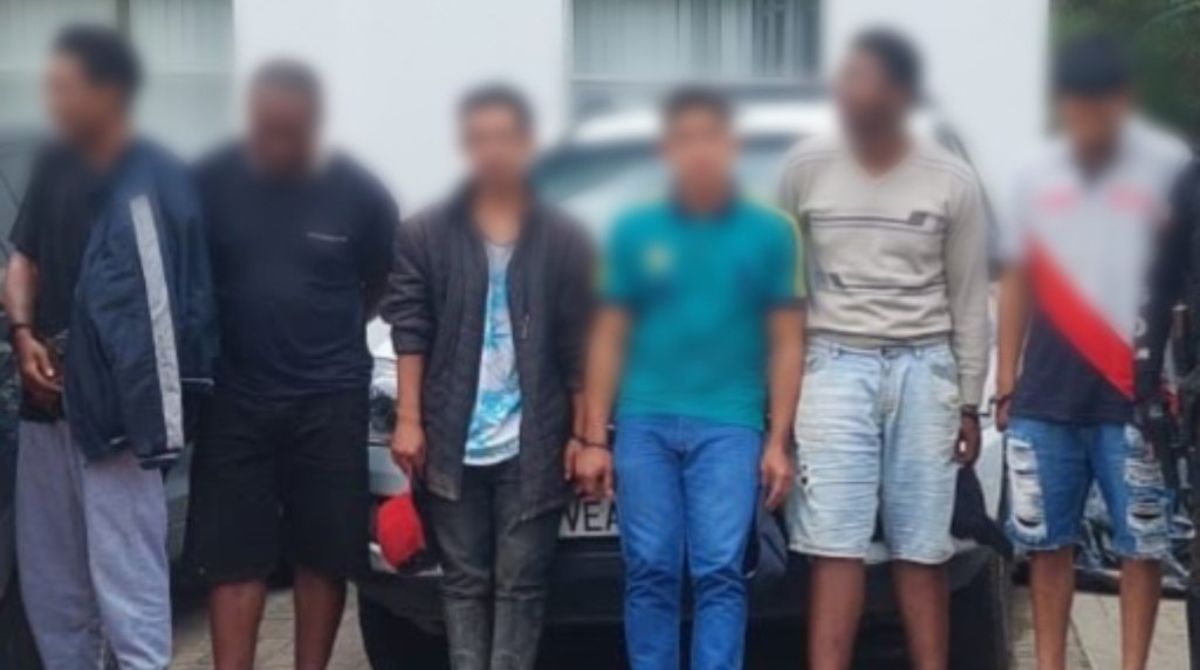 Seis armados que forman parte de la banda delictiva "Los Choneros" fueron detenidos en Morona Santiago. Foto: Policía Nacional