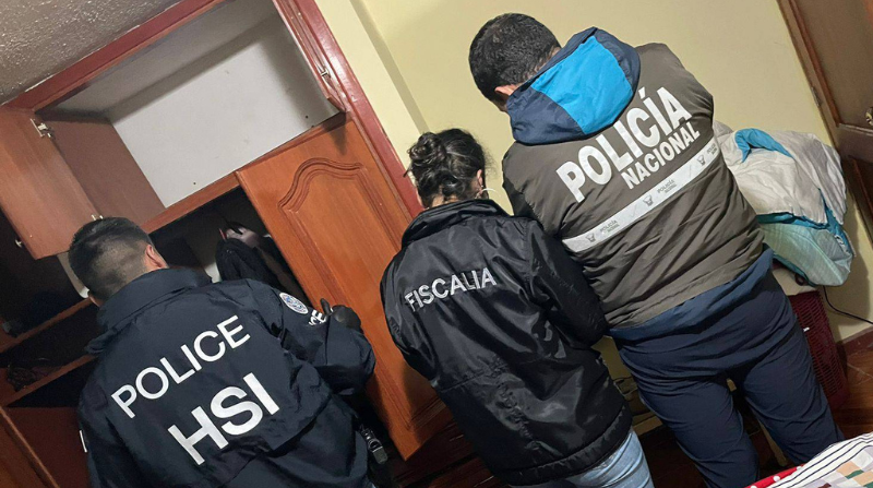 La Policía efectuó un allanamiento en Quito, por un caso de supuesta pornografía infantil. Foto: Fiscalía.