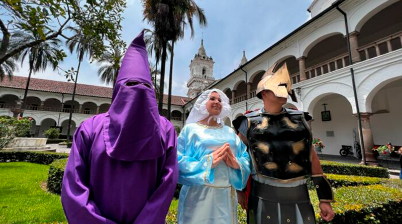 Anuncio de la agenda de Semana Santa con personajes tradicionales. Foto: Patricio Terán / El Comercio