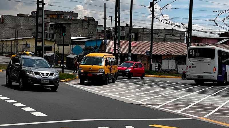 Vecinos de la avenida Teniente Hugo Ortiz y el cruce con la avenida Antonio Rodríguez piden a las autoridades la colocación de un semáforo. Foto: Patricio Terán / EL COMERCIO