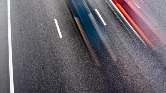 Imagen referencial. Una llanta desprendida fue la causante de un siniestro de tránsito en una autopista en Estados Unidos. Foto: Freepik