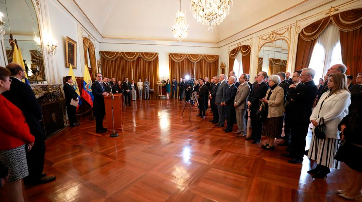 Gustavo Manrique se dirigió al cuerpo diplomático acreditado en Ecuador. Foto: Cancillería