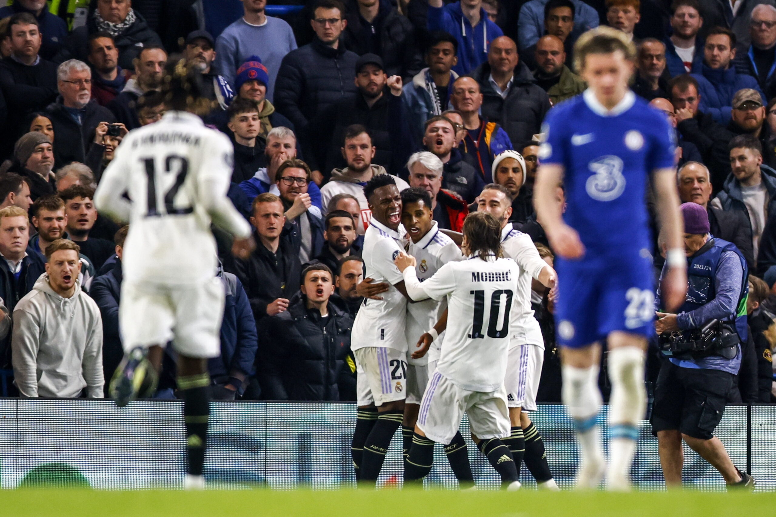 Rodrygo festeja uno de los goles con los que el Real Madrid llegó a las semifinales de la Champions League. EFE