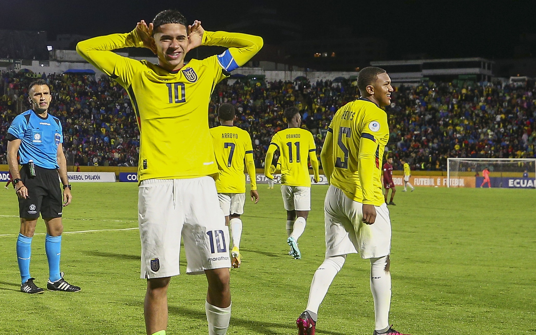 Kendry Páez de Ecuador celebra un gol ante Venezuela, durante un partido del Sudamericano Sub-17 disputado en el estadio Olímpico Atahualpa, en Quito (Ecuador). EFE / José Jácome