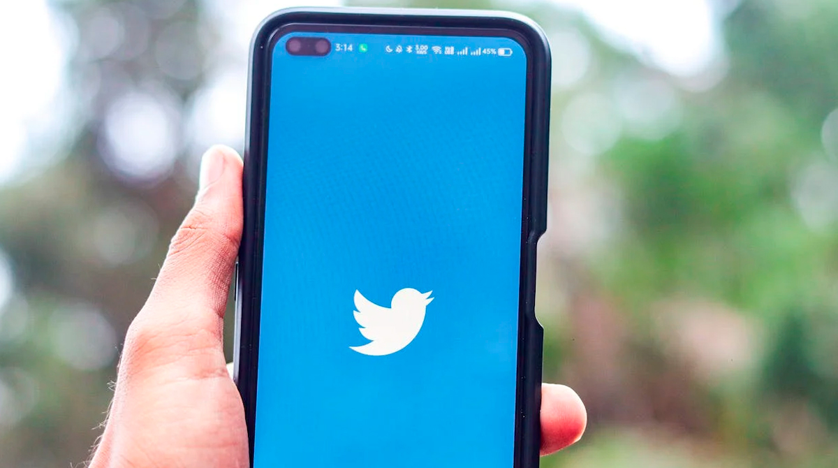 Twitter retiró la insignia de verificación a los usuarios que no han pagado la suscripción. Foto: Pexels