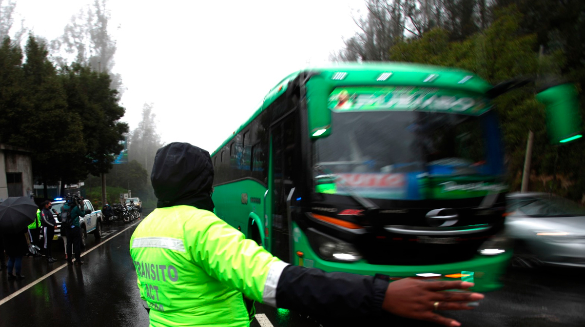 La medida del Pico y placa se aplica en las horas de más afluencia vehicular en Quito. Foto: Cortesía