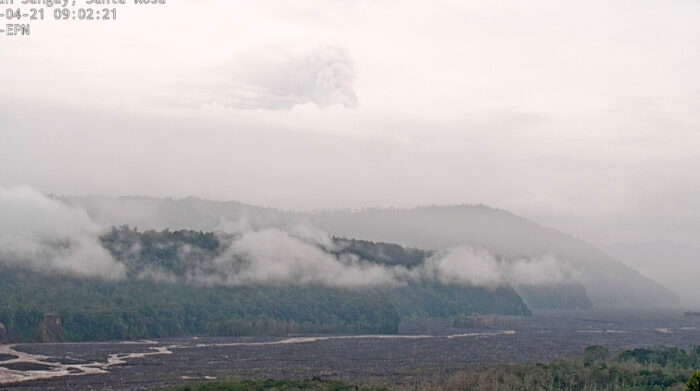 El Sangay, de 5 230 metros de altitud, es uno de los volcanes más activos de Ecuador. Foto: Twitter @IGecuador