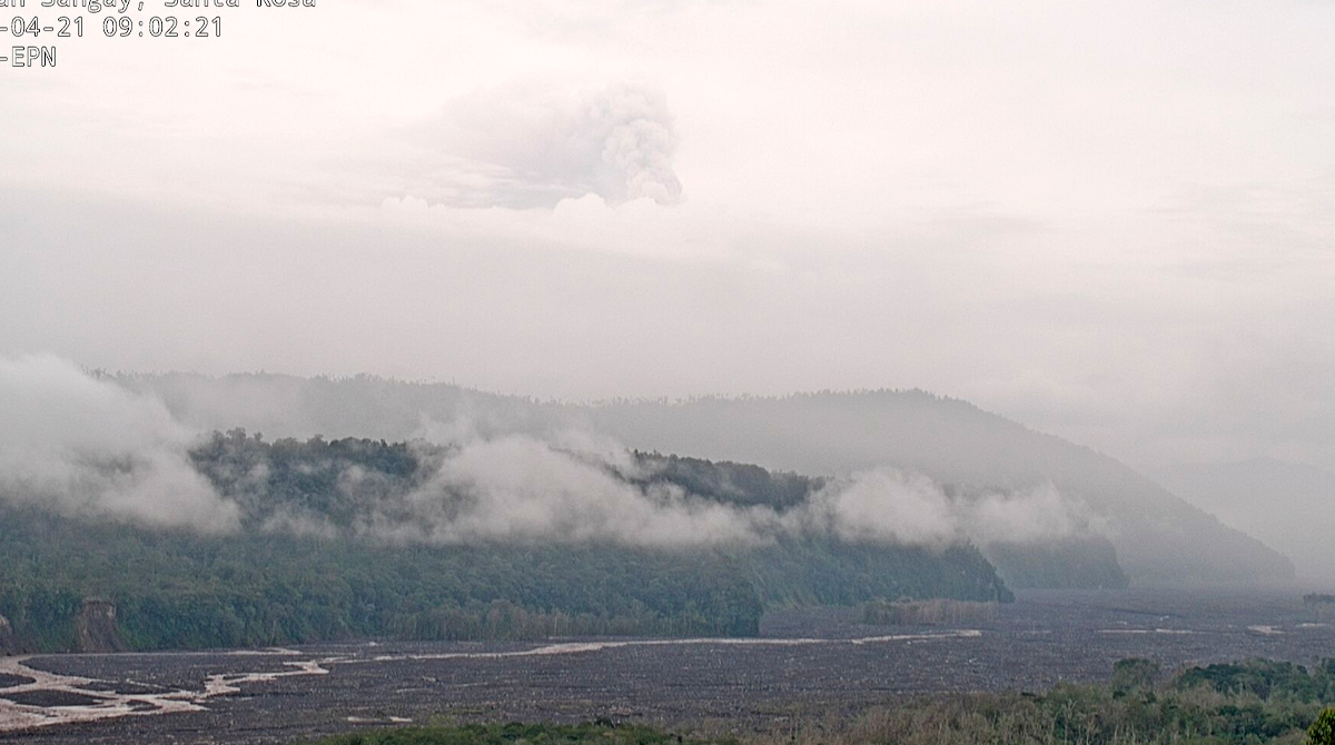 El Sangay, de 5 230 metros de altitud, es uno de los volcanes más activos de Ecuador. Foto: Twitter @IGecuador