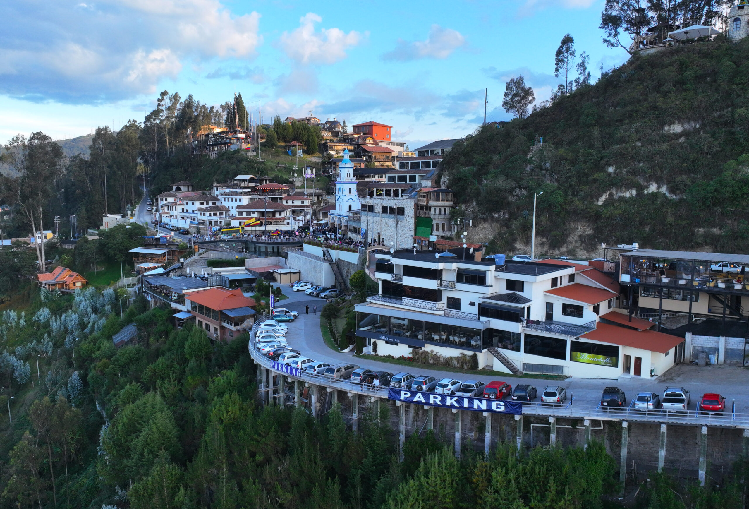 Dueños de negocios de Turi, en Cuenca, han recibido amenazas de extorsionadores que piden dinero a cambio de darles ‘seguridad’. Fotos: El COMERCIO