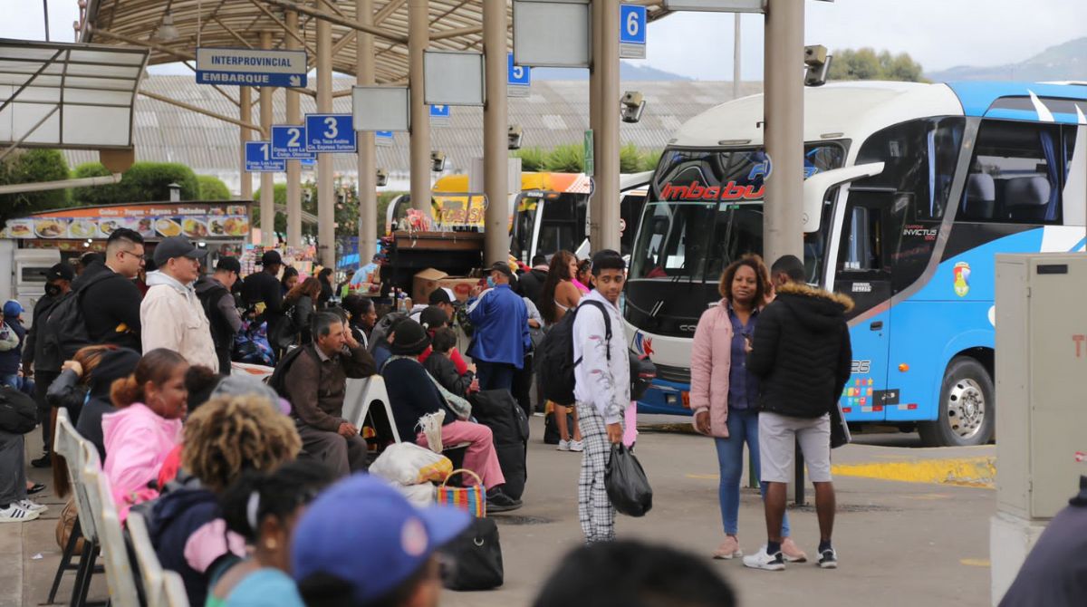 Las terminales terrestres de Quito registran incremento de pasajeros en este feriado. JULIO ESTRELLA / EL COMERCIO