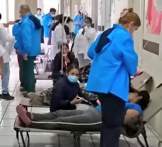 Los médicos del Distrital de Salud Chunchi-Alausí, en Chimborazo, atendieron a los pacientes que llegaron con problemas estomacales. Foto: Cortesía