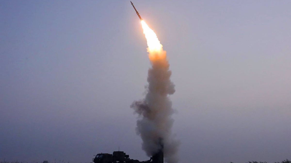 Corea del Norte lanza un misil al mar de Japón. Foto: Europa Press