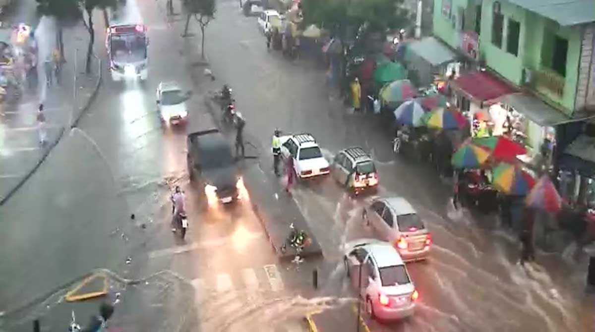 Guayaquil, afectado por la intensa lluvia este sábado, 15 de abril de 2023. Foto: ECU911