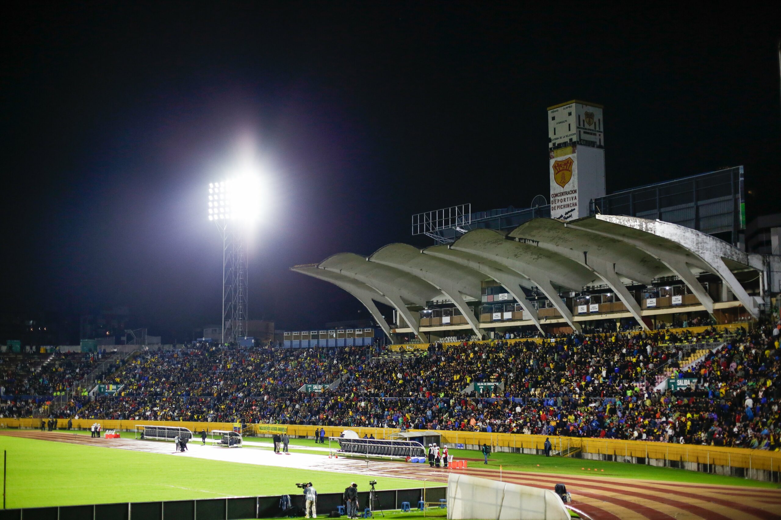 Hinchas de Ecuador en el estadio Olímpico Atahualpa, durante el Sudamericano Sub-17. Foto: FEF