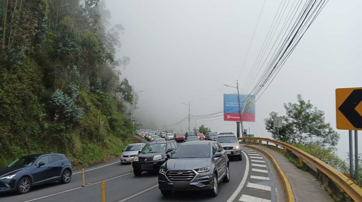 Varios sectores de Quito amanecieorn con neblina este martes, 25 de abril de 2023. Foto: Twitter AMT
