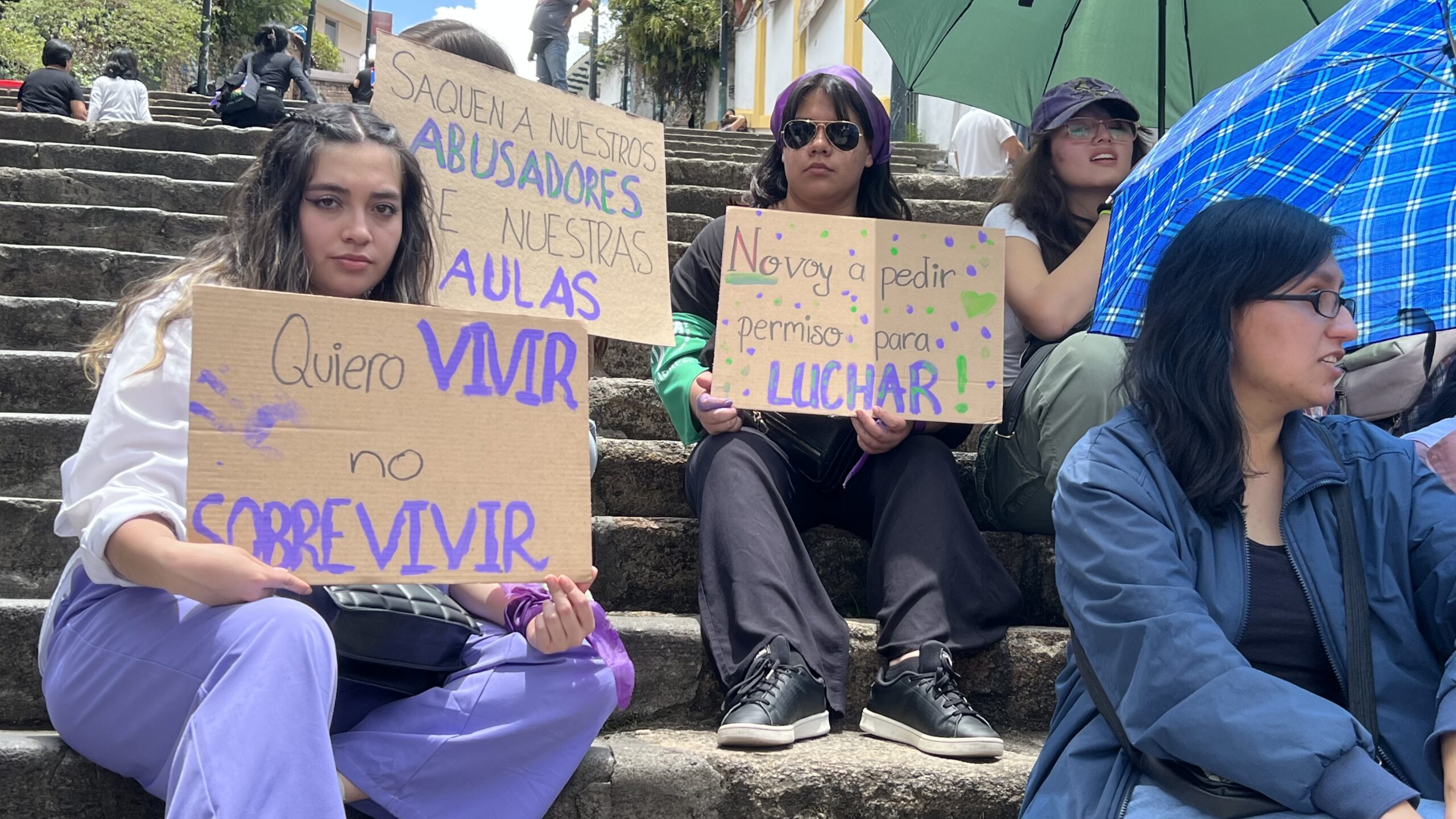 En Cuenca colectivos sociales preparan la marcha por la justicia, para que se evalúe a los jueces y fiscales del país. Foto: Lineida Castillo / EL COMERCIO