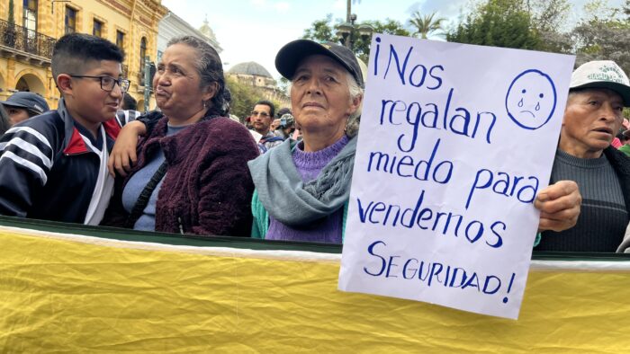 La marcha por la paz y la seguridad fue organizada por las parroquias rurales de Cuenca. Fotos: Lineida Castillo / EL COMERCIO