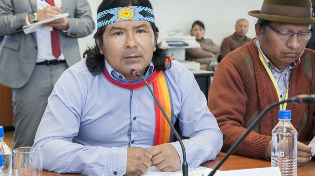El coordinador saliente de Pachakutik, Marlon Santi (I), llama al diálogo para redireccionar el movimiento indígena, frente a la virtual victoria de Guillermo Churuchumbi. Foto: Flickr Asamblea Nacional