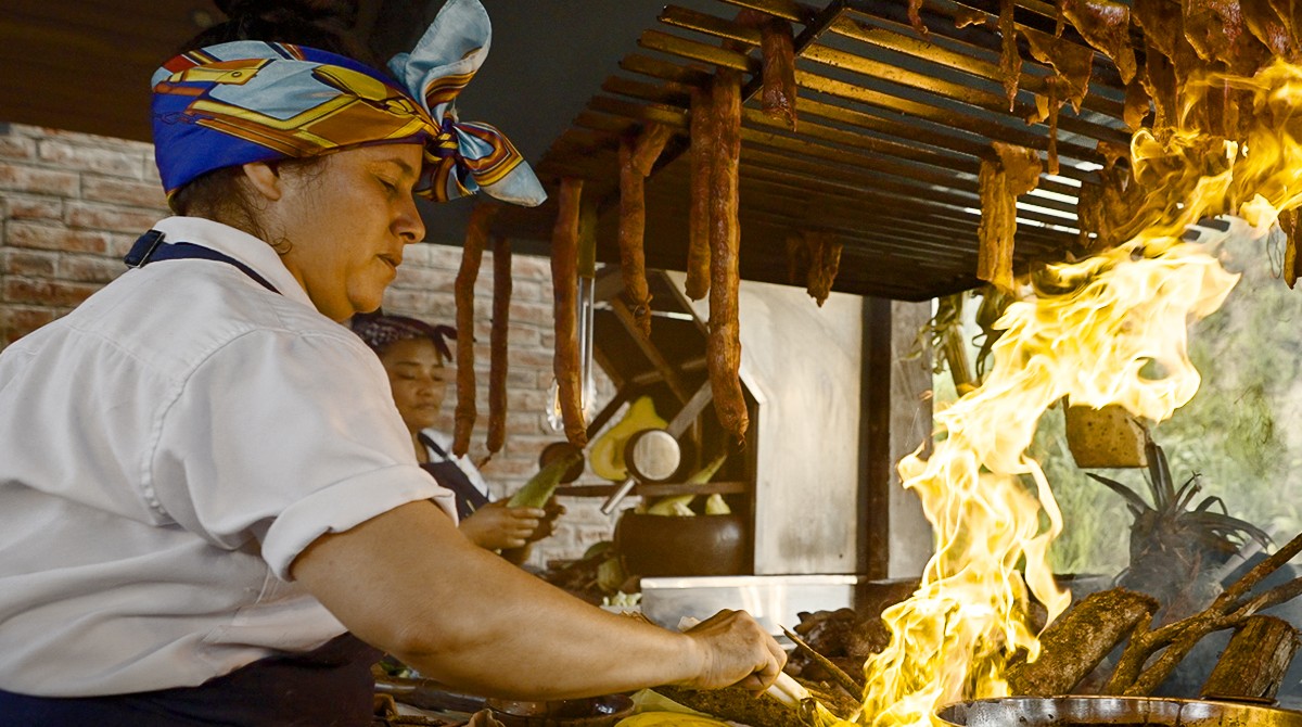 La chef Valentina Álvarez promueve el rescate de la cocina ancestral manabita. Foto: Cortesía