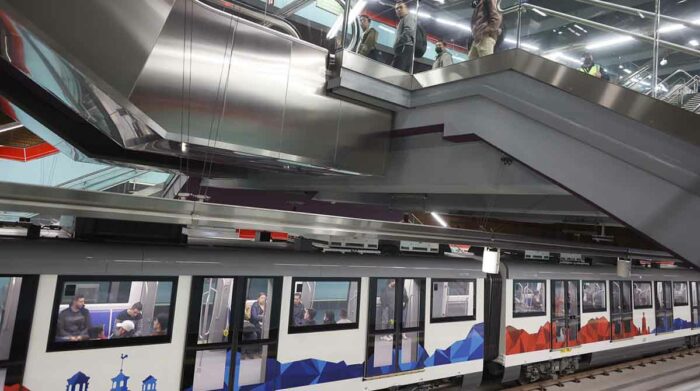 El Metro de Quito cobrará el pasaje a los usuarios desde este martes, 2 de mayo de 2023. Foto: Diego Pallero / EL COMERCIO