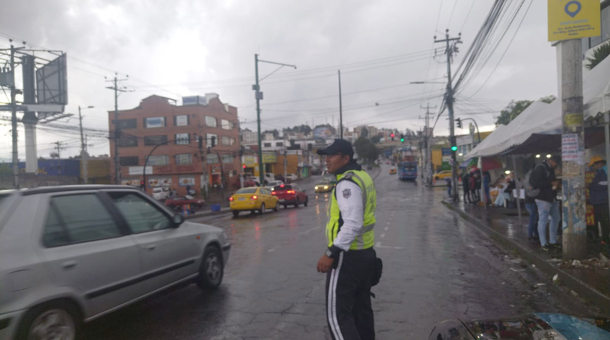 Pese al fuerte sol, en la tarde se esperan tormentas eléctricas en Quito, según el pronóstico del Inamhi. Foto: Twitter AMT