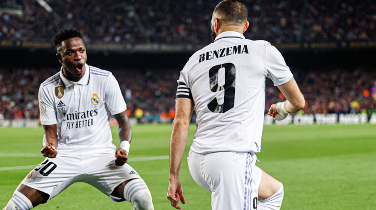Karim Benzema y Vinicius festejan un gol del Real Madrid. Foto: @realmadrid