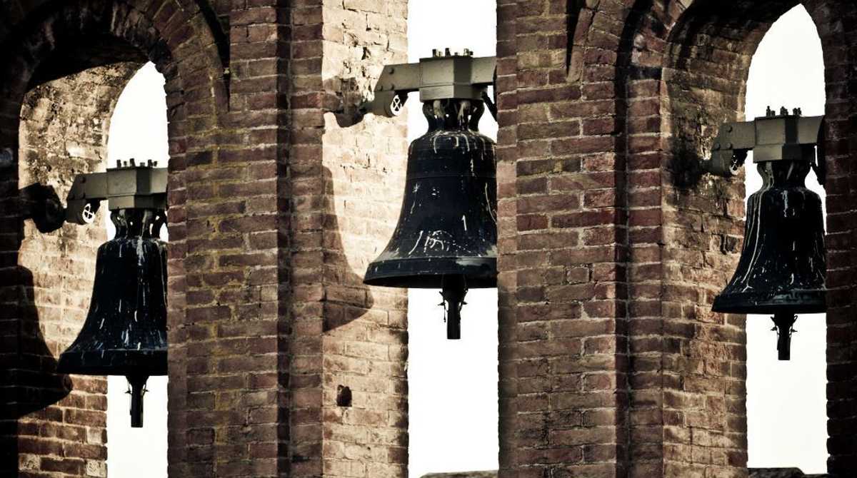 En Reino Unido buscan personas par tocar las campanas en las 6 000 iglesias. Foto: Cortesía Twitter