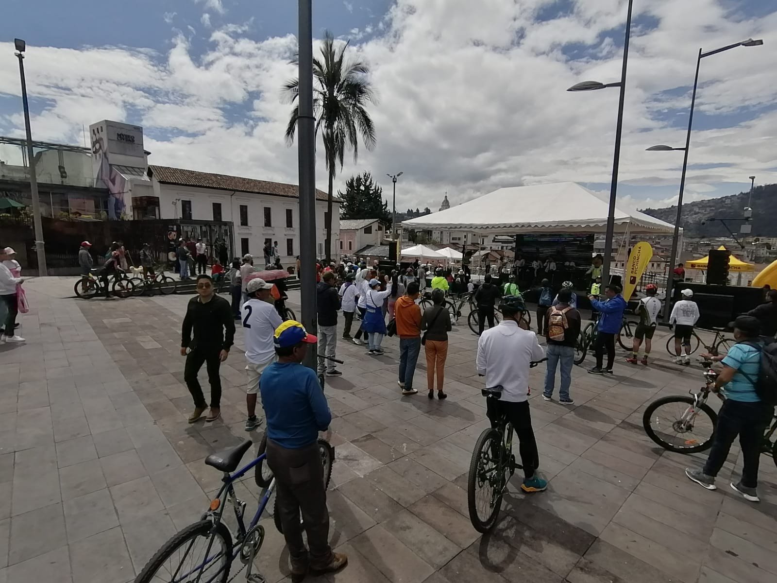 El la 24 de mayo se alzó una tarima para festejar los 20 años del ciclopaseo. Foto: Municipio de Quito