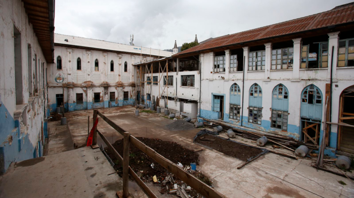 IMP interviene el edificio del antiguo Colegio Simón Bolívar, en el Centro de Quito. Foto: Julio Estrella/EL COMERCIO