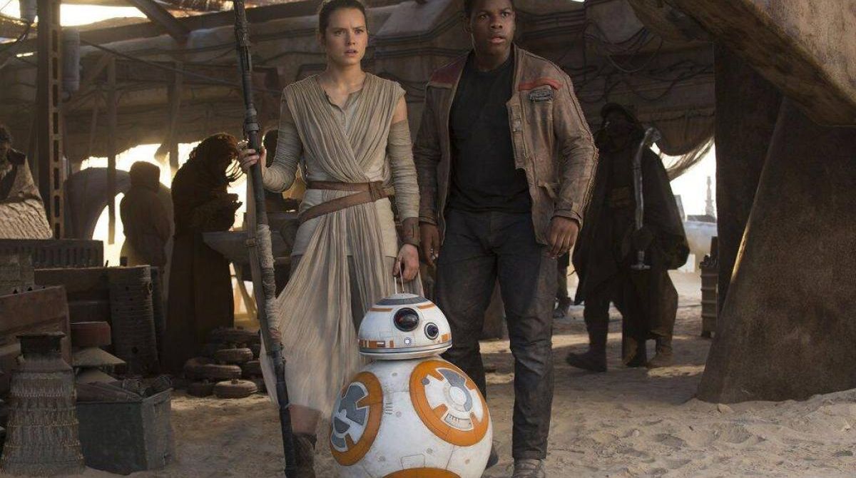 La actriz Daisy Ripley volverá a Star Wars en la nueva trilogía que contará con la participación de tres directores diferentes. Foto: Walt Disney Studios Motion Pictures