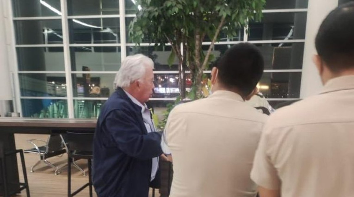 Danilo Carrera, cuñado del presidente Guillermo Lasso, fue retenido por miembros de la policía en el aeropuerto de Guayaquil.