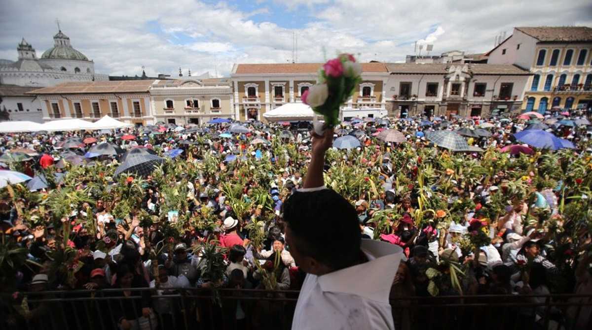La Semana Santa inició con las celebraciones del Domingo de Ramos; como se vivió en Quito con una multitudinaria concentración. Foto: Julio Estrella / EL COMERCIO