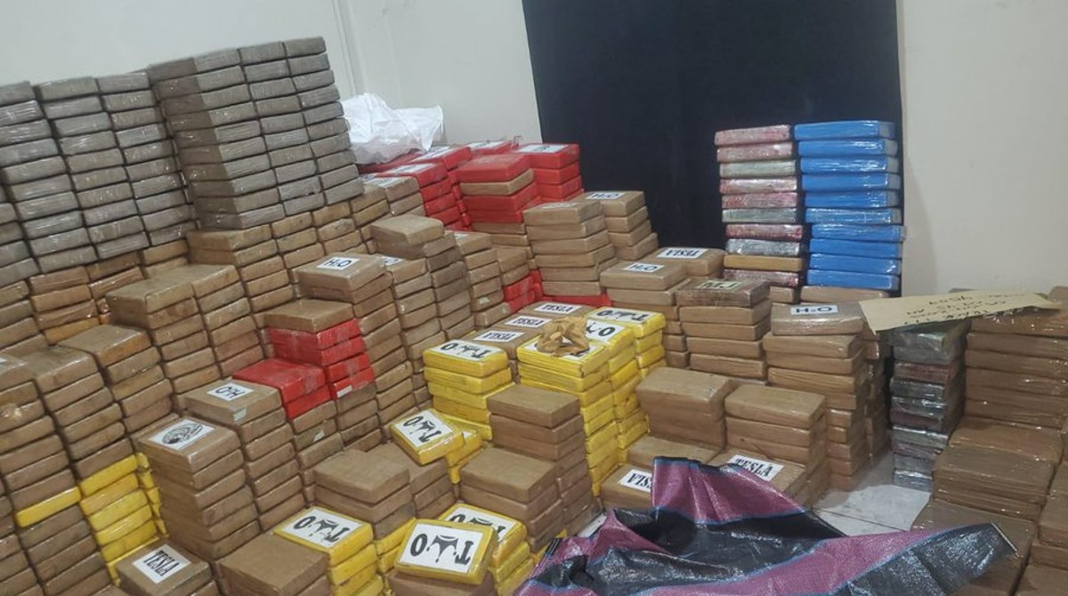 No fueron cinco toneladas de droga, el cargamento de estupefacientes que encontró la Policía Nacional pesó 2,4 toneladas.