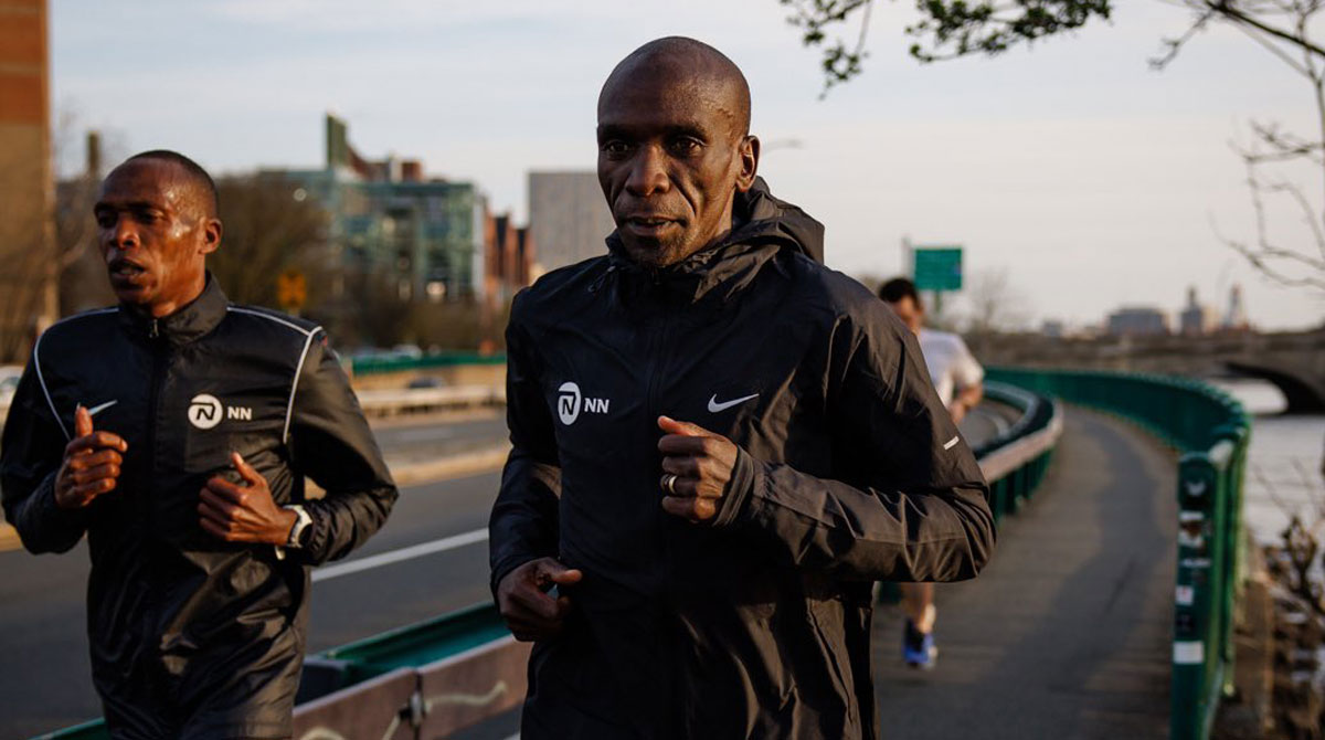 Eliud Kipchoge, uno de los mejores deportista de la historia se prueba en la Maratón de Boston. Foto: @EliudKipchoge