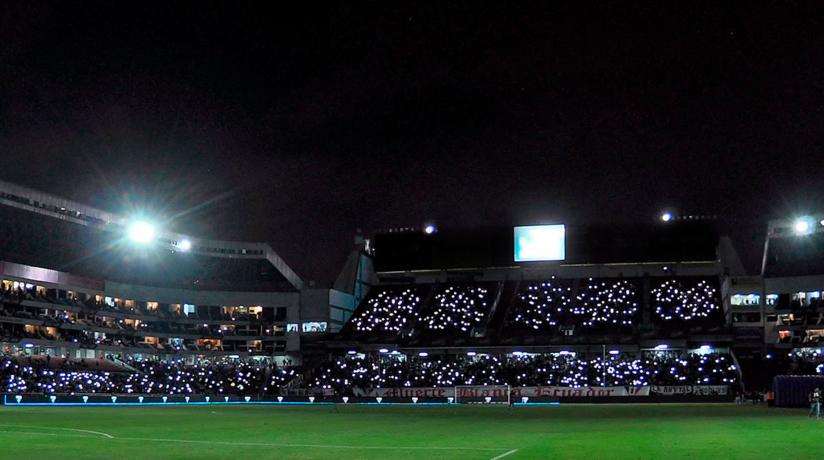 Vista del estadio de Liga la noche de este miércoles 19 de abril antes del partido con Magallanes. Foto: Twitter @LDU_Oficial