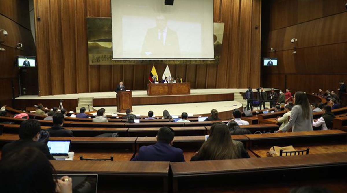 Examen especial de la Contraloría determinó algunas irregularidades en el proceso de contratación de personal admnistrativo en la Asamblea Nacional. Foto: Asamblea de Ecuador