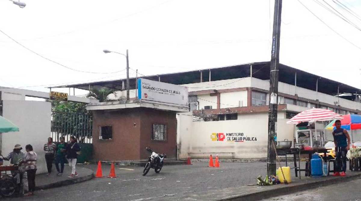 Los agentes permanecerán en el sitio por 24 horas para disipar el riesgo de un presunto ataque. Foto: El Diario de Manabí
