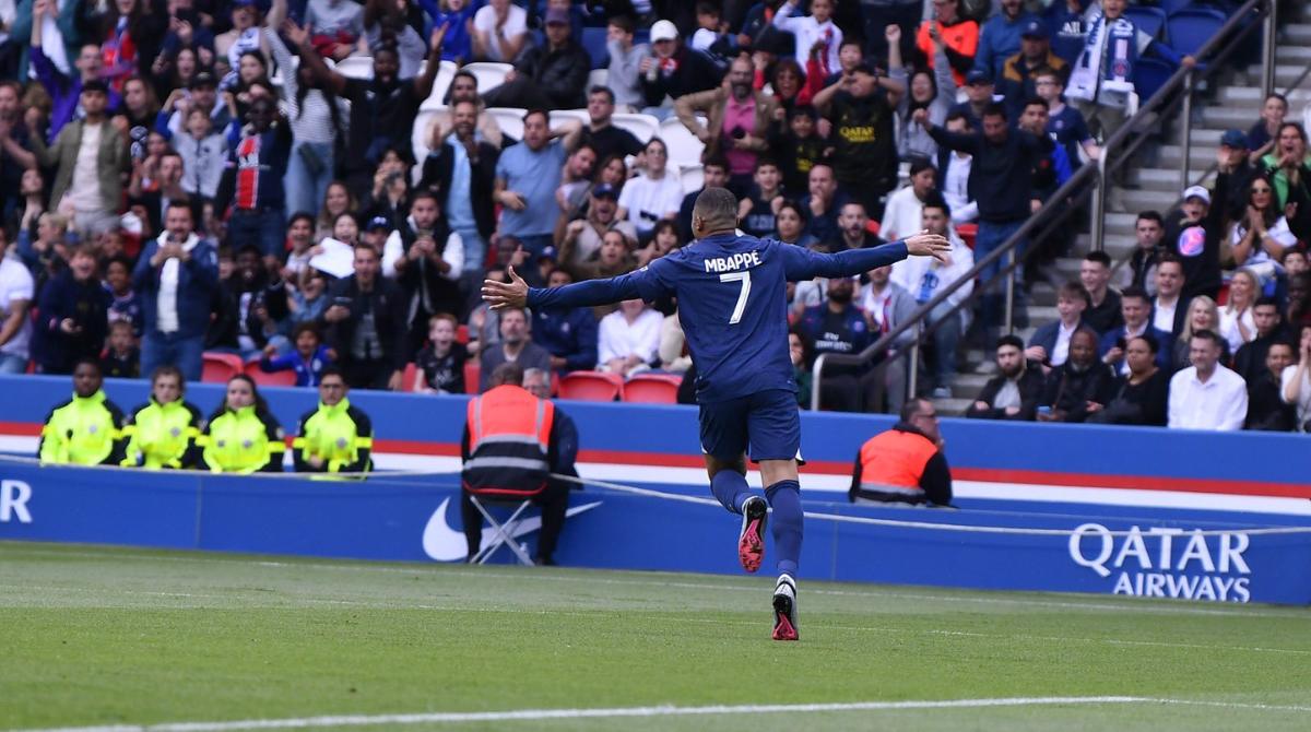 El gol llegó tras una acción confusa entre Mbappé, el arquero rival y el árbitro. Foto: PSG