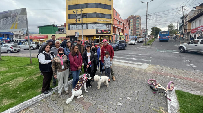 Moradores del barrio La Floresta rechazan las modificaciones viales planificadas para la avenida La Coruña. Foto: Carlos Noriega / EL COMERCIO