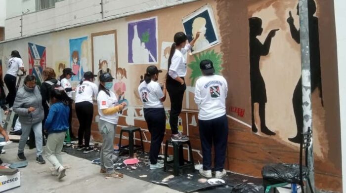 El 15 de abril de 2023 se pintó un mural en un pasaje que conecta la avenida 6 de Diciembre con la República de El Salvador, junto al cine. Foto: cortesía