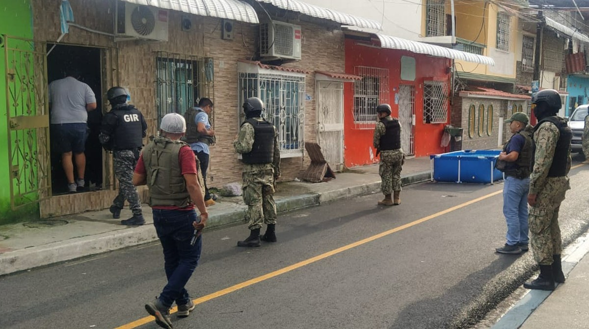 Dos ataques con explosivos se registraron en Guayaquil a pesar del estado de excepción que rige en la ciudad, decretado por Guillermo Lasso. Foto cortesía FFAA